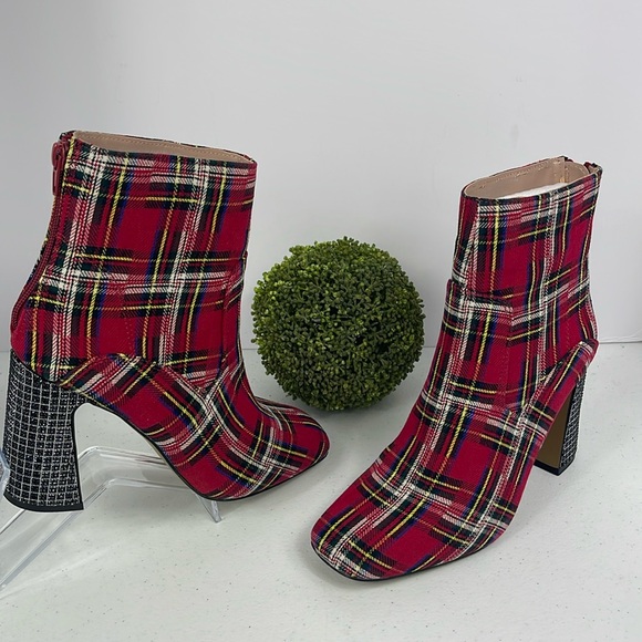 BETSEY JOHNSON
BLANCHE RHINESTONE ZIP UP ANKLE BOOTS Sz 7.5 - Picture 2 of 12